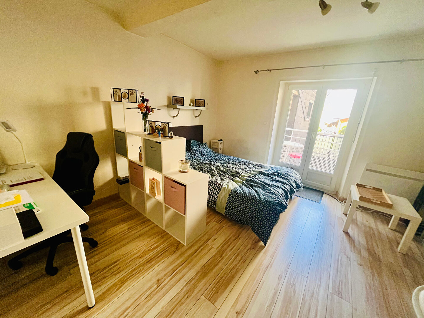STUDIO MEUBLE EN ETAGE AVEC BALCON EN HYPER CENTRE DE CAEN