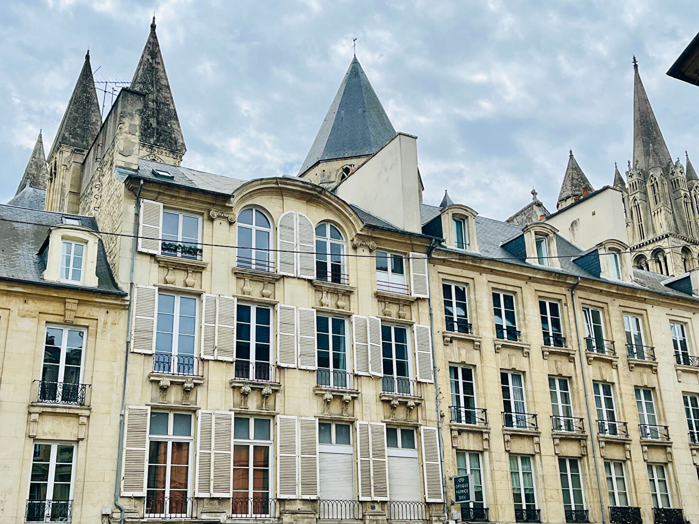 APPARTEMENT MEUBLE en HYPER CENTRE VILLE de CAEN