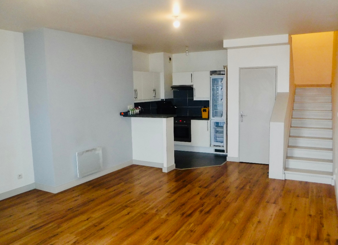 TRIPLEX 2 CHAMBRES LIBRE A LA VENTE PORT DE DIEPPE